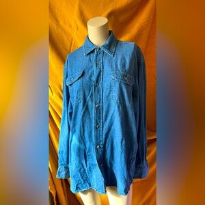 Wrangler light-weight long sleeve button up shirt